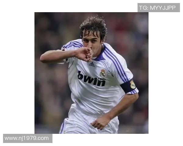 荷兰足球明星的秃顶魅力与成就揭秘 荷兰足球明星的秃顶魅力与成就揭秘