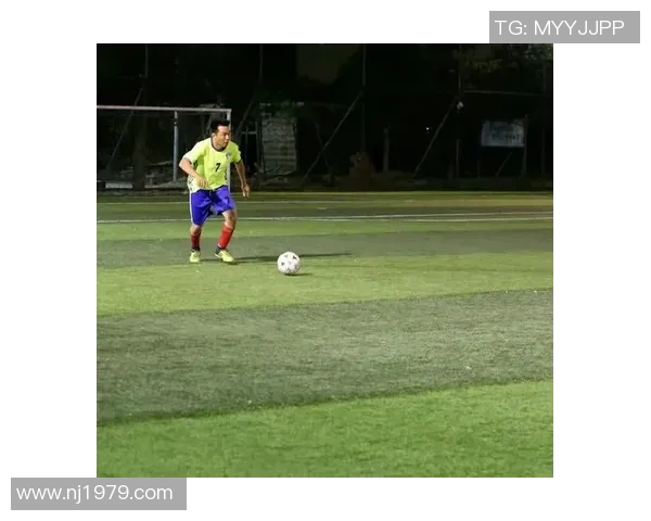 探寻足球明星的故乡与文化背景揭示他们的成长之路